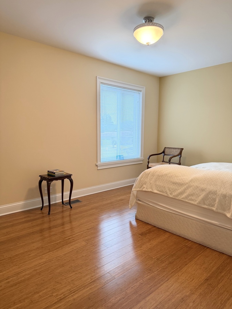 618 East Old Willow Road, Unit 183B Prospect Heights, IL 60070 - Photo 16 of 20 a bedroom with a bed and a table