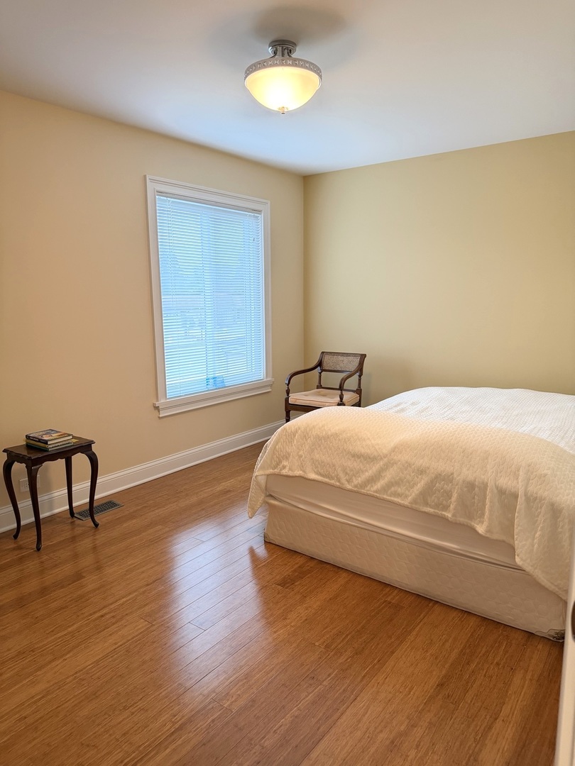 618 East Old Willow Road, Unit 183B Prospect Heights, IL 60070 - Photo 18 of 20 a bedroom with a bed and a window