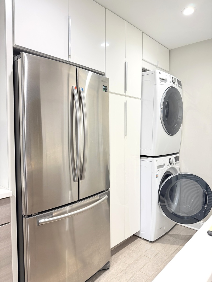 618 East Old Willow Road, Unit 183B Prospect Heights, IL 60070 - Photo 7 of 20 a utility room with dryer and washer