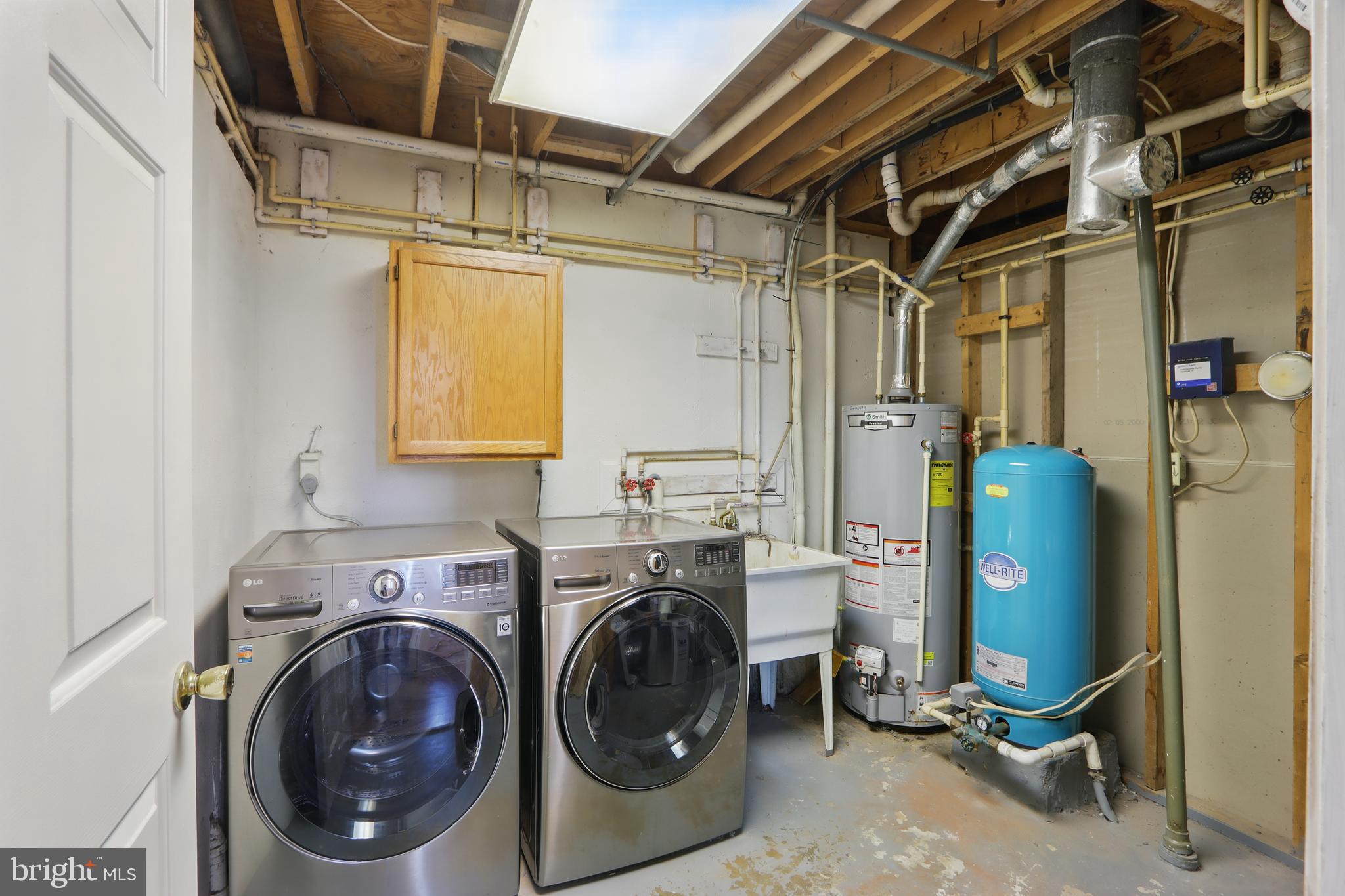 13228 Jesse Smith Road Mount Airy, MD 21771 - Photo 39 of 47 a utility room with dryer and washer