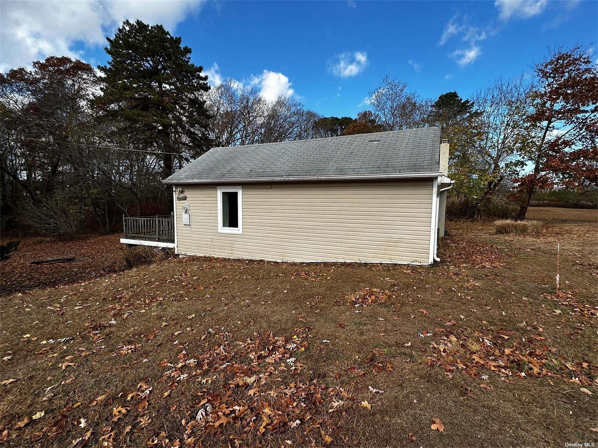 2468 River Road Calverton, NY 11933 - Photo 5 of 20