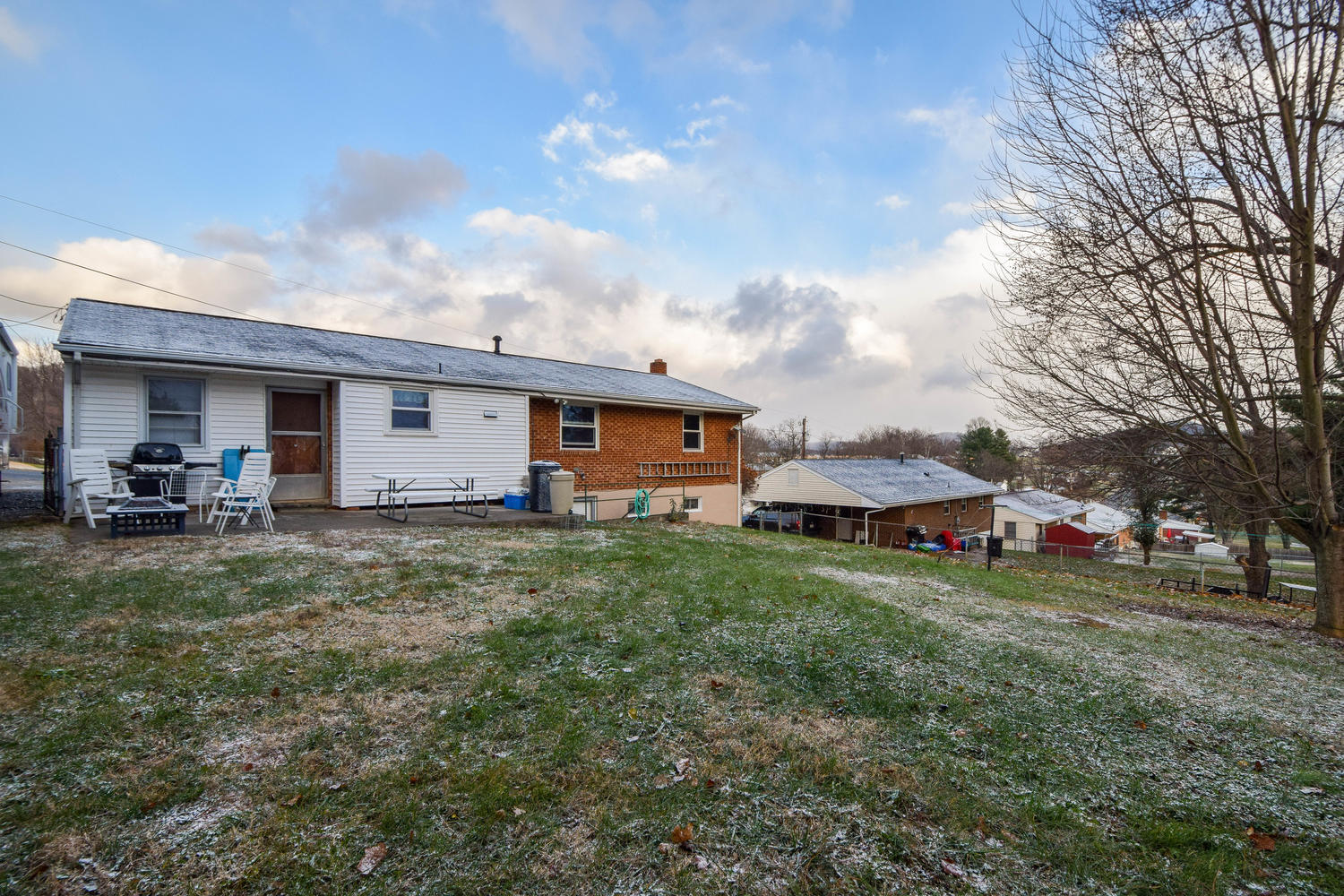544 Olney Road Vinton, VA 24179 - Photo 19 of 23 a view of a house with backyard