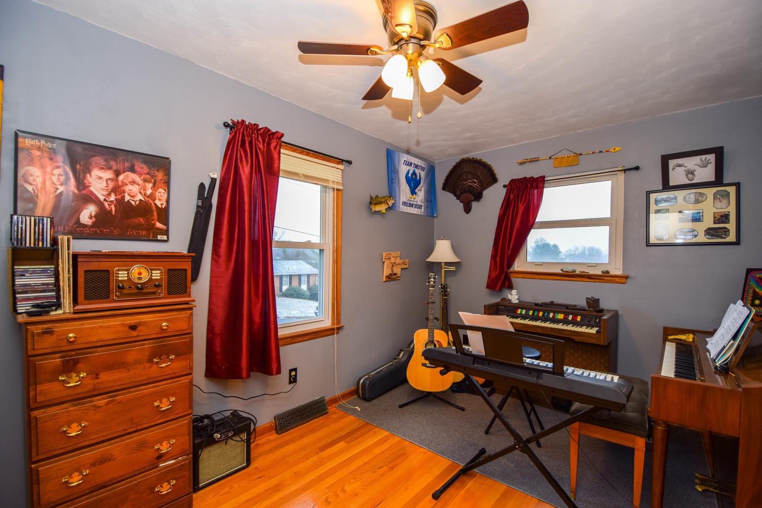 544 Olney Road Vinton, VA 24179 - Photo 10 of 23 a bedroom with furniture and a window