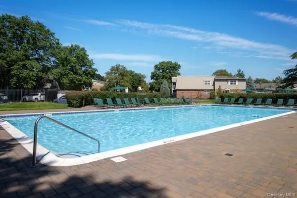 $3,680 | 40 Westwood Drive, Unit 49, Westbury, NY 11590