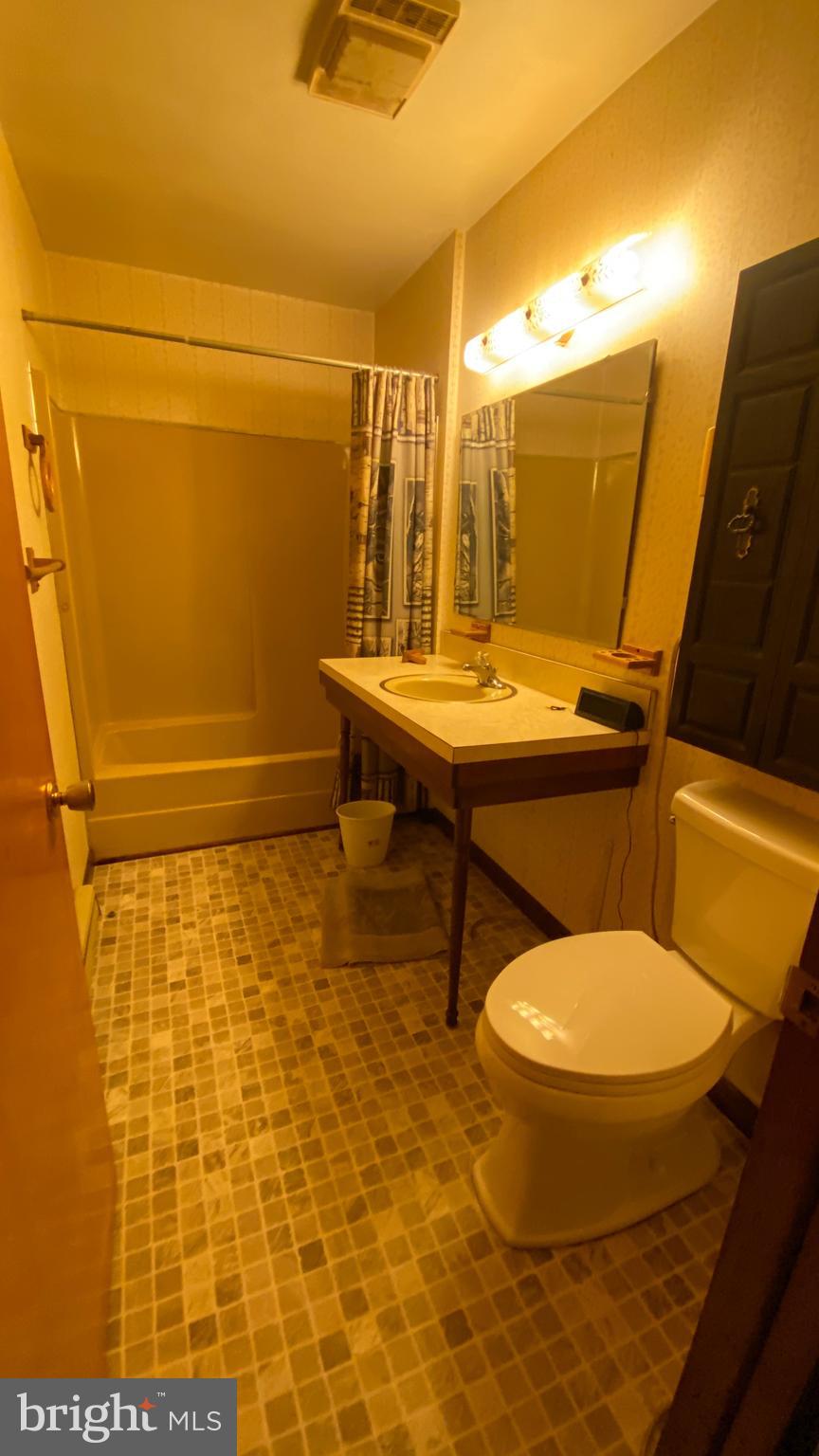 2619 Gillis Road Mount Airy, MD 21771 - Photo 8 of 20 En Suite