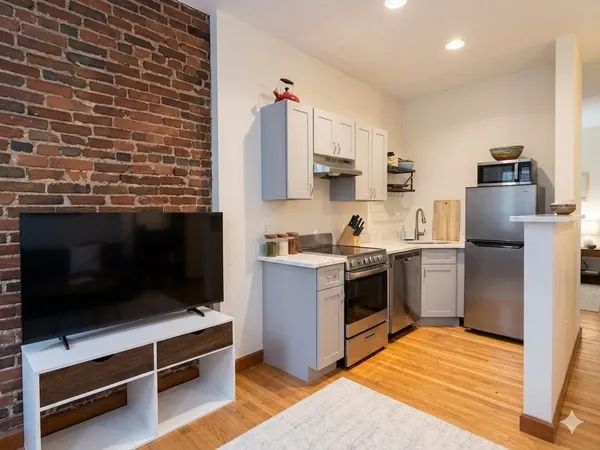 $3,800 | 22 Battery Street, Unit 1R, Boston, MA 02109