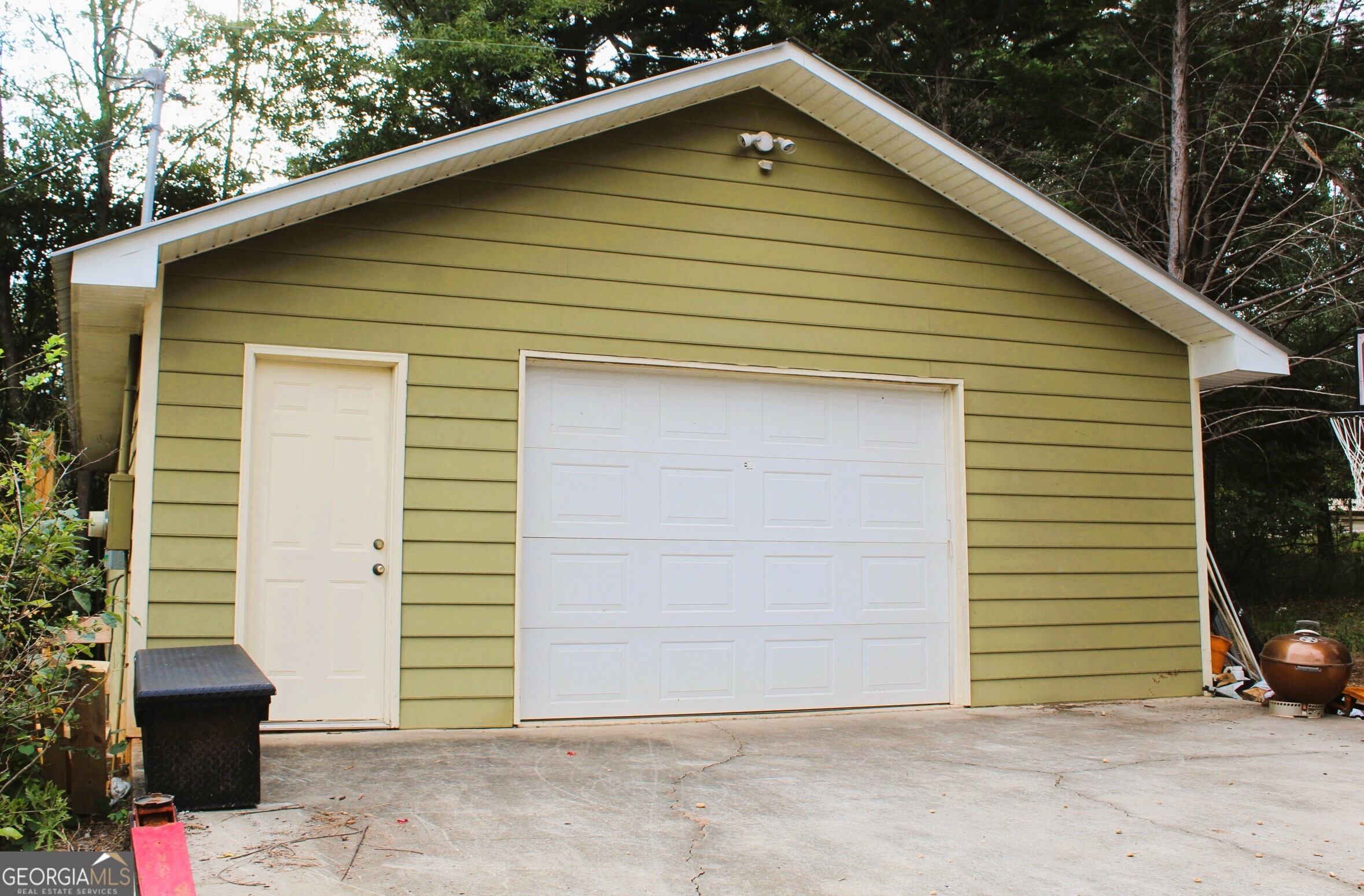 2796 Barbon Road Monroe, GA 30656 - Photo 6 of 36 a small white building with a outdoor space