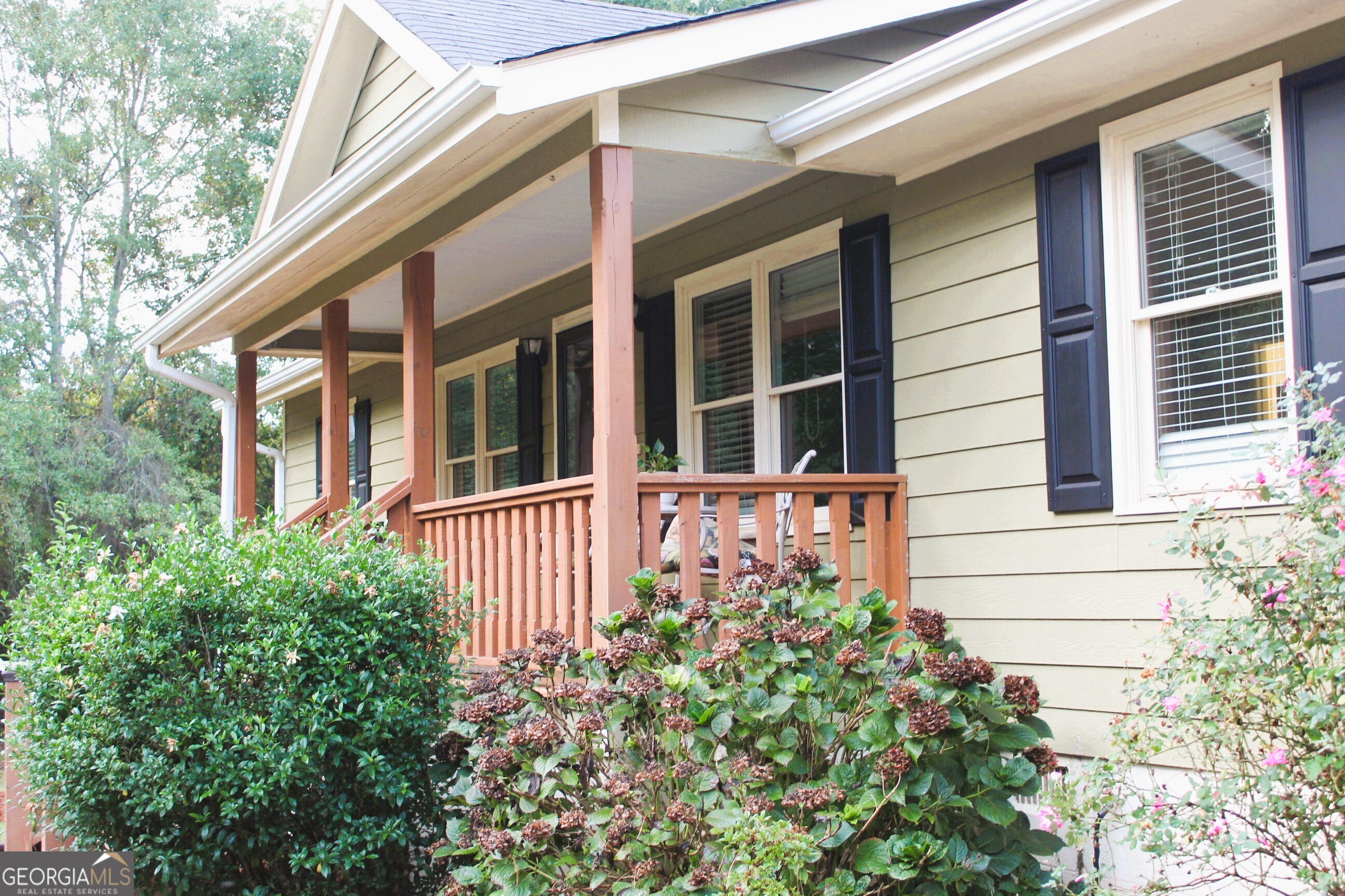 2796 Barbon Road Monroe, GA 30656 - Photo 10 of 36 a flower plants in front of a house
