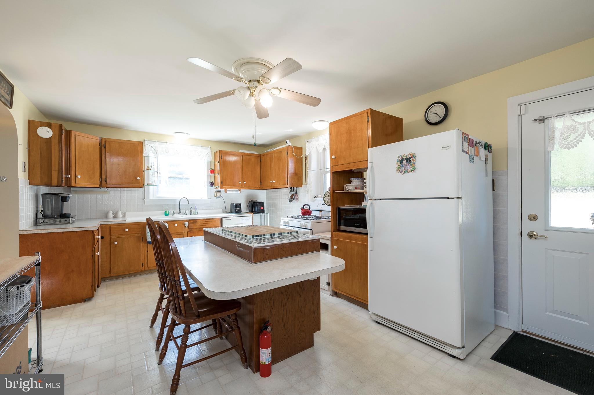 3204 Schuylkill Road Spring City, PA 19475 - Photo 4 of 35 Kitchen