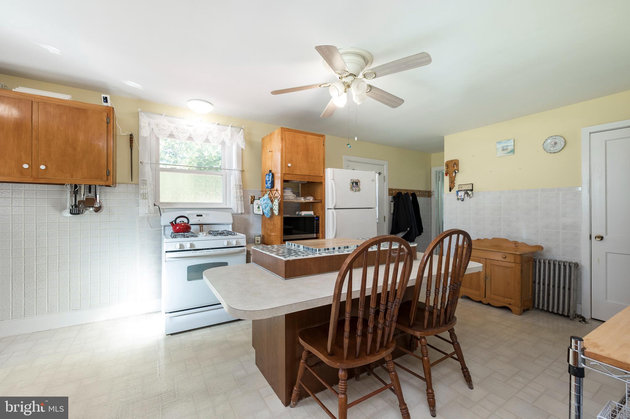 3204 Schuylkill Road Spring City, PA 19475 - Photo 6 of 35 Kitchen