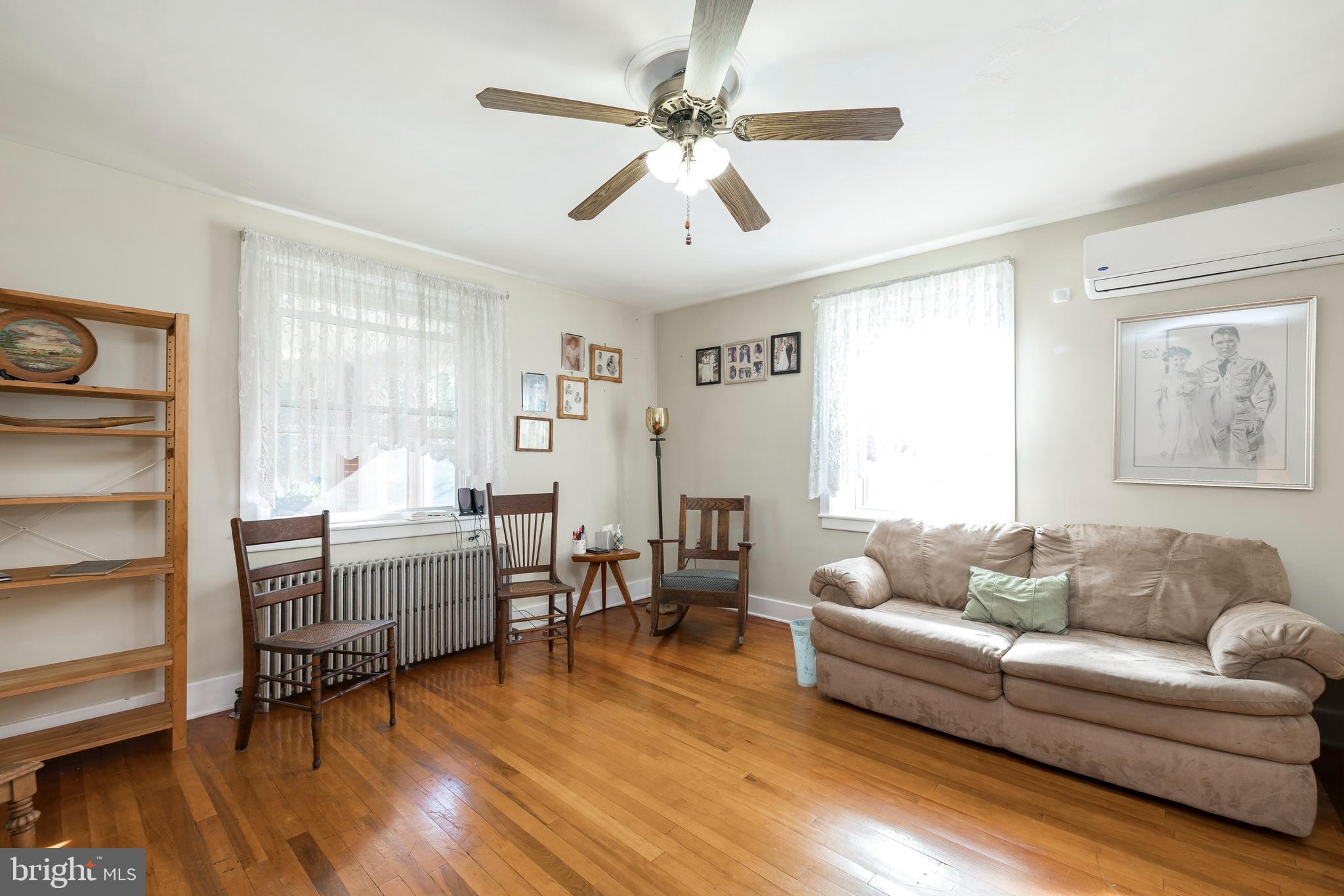 3204 Schuylkill Road Spring City, PA 19475 - Photo 9 of 35 Living Room