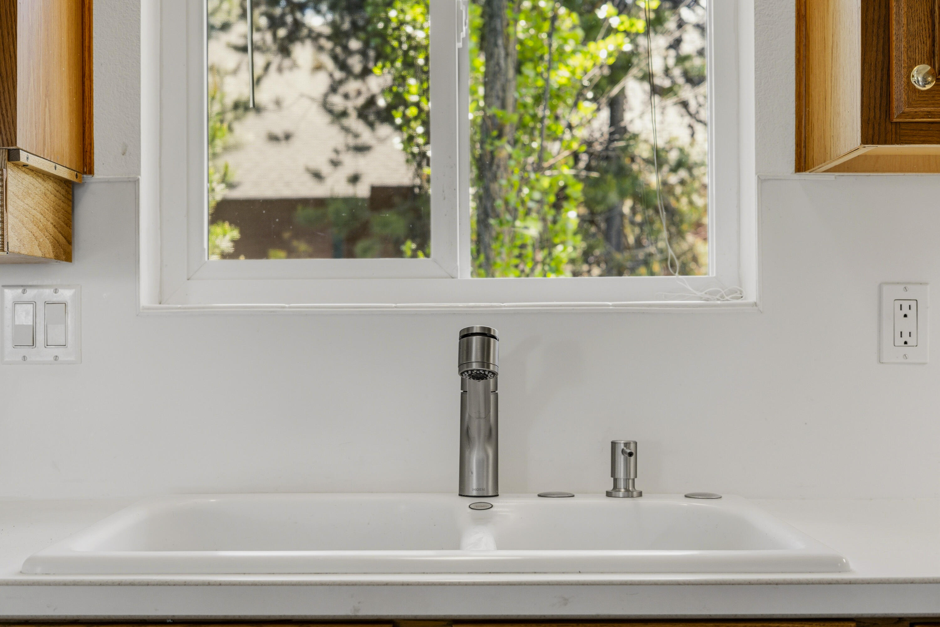 55885 Osprey Road Bend, OR 97707 - Photo 11 of 58 Wide sink bason.