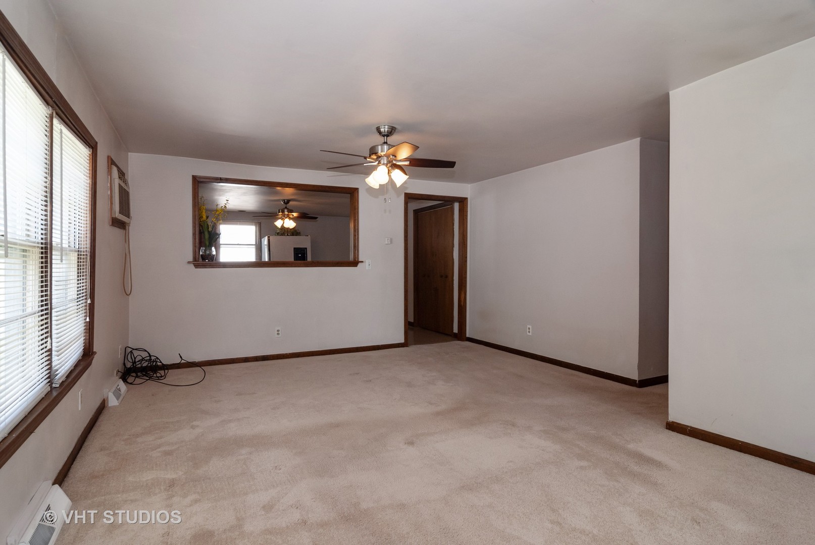 136 East Washington Street Oswego, IL 60543 - Photo 3 of 12