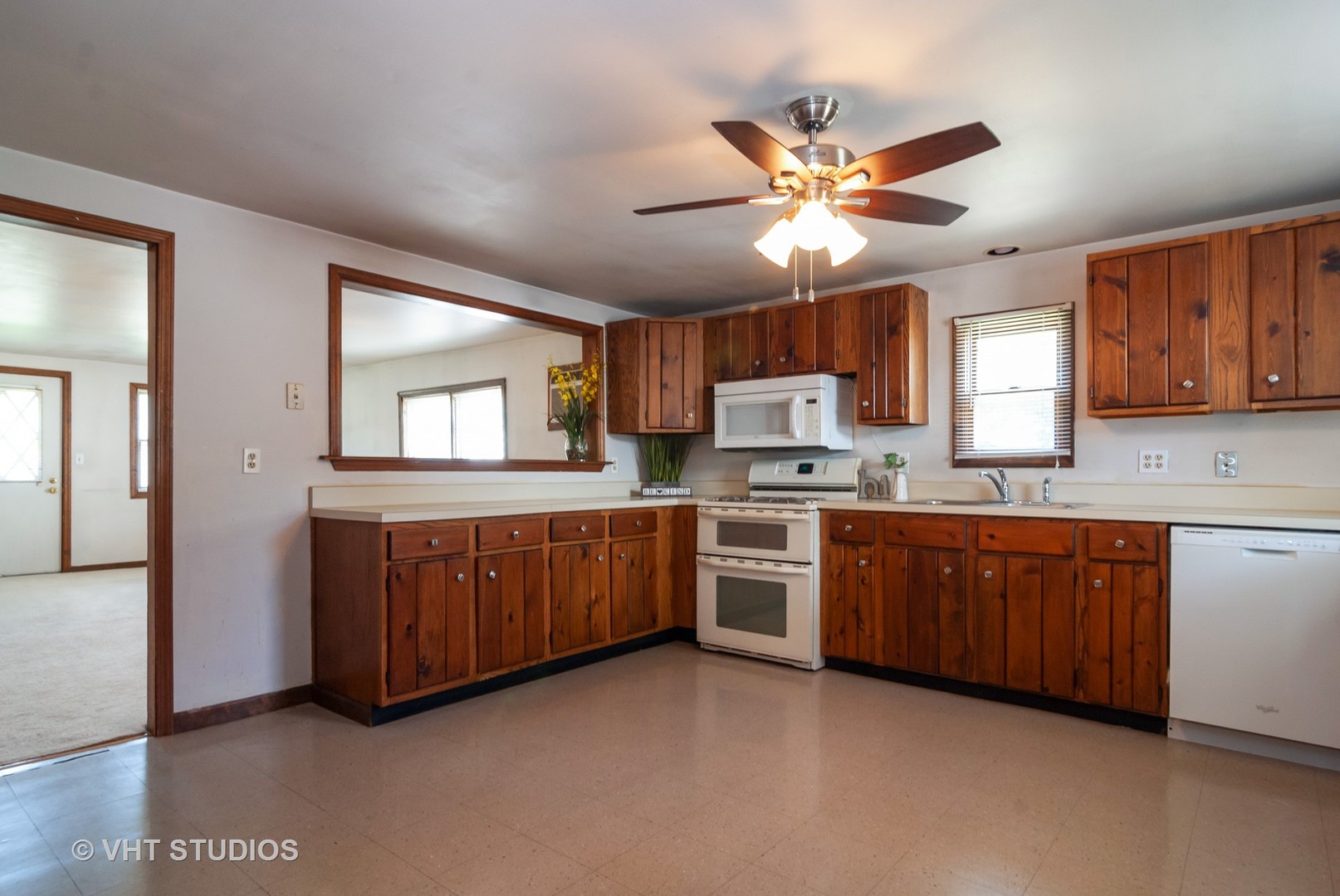 136 East Washington Street Oswego, IL 60543 - Photo 4 of 12