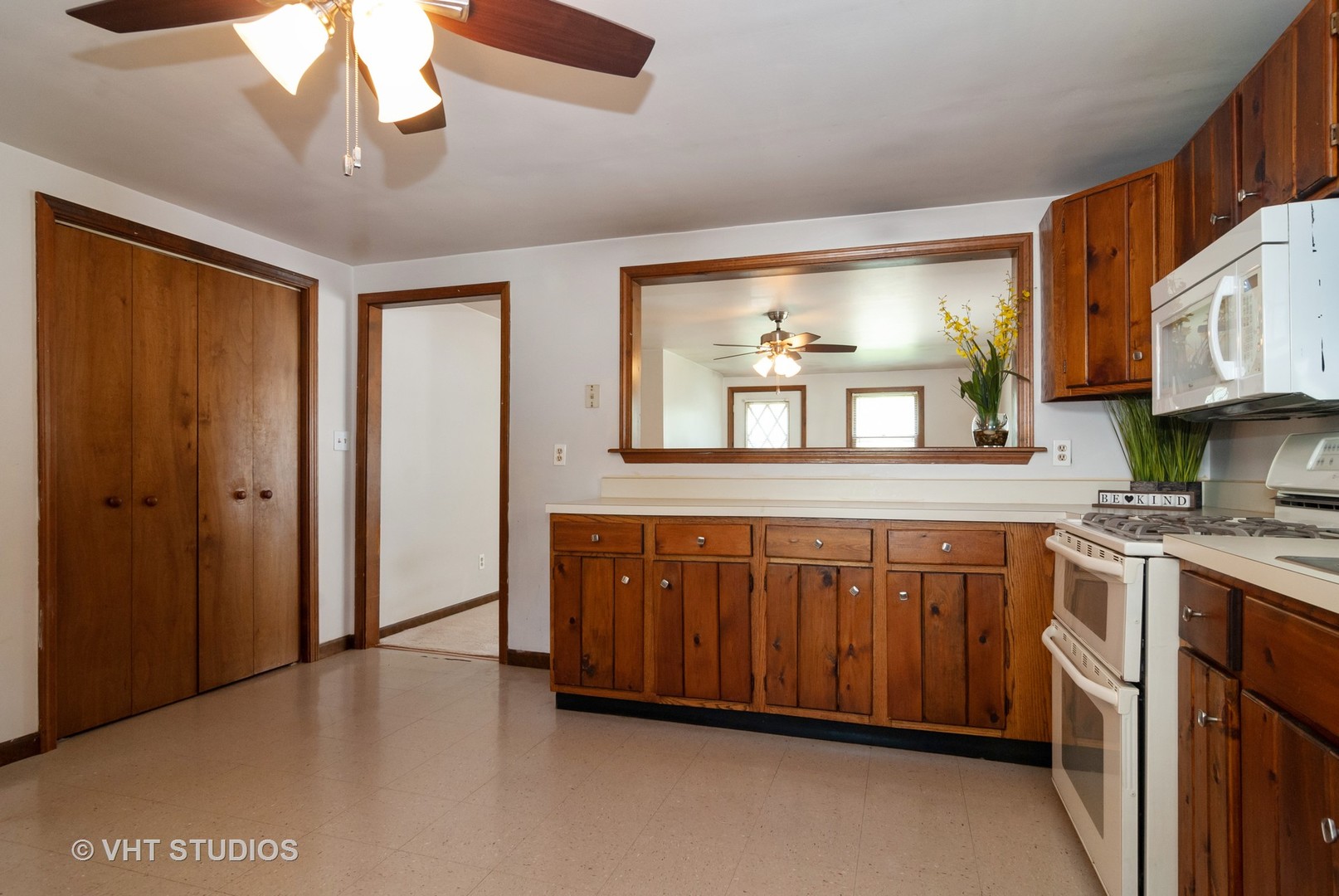 136 East Washington Street Oswego, IL 60543 - Photo 5 of 12