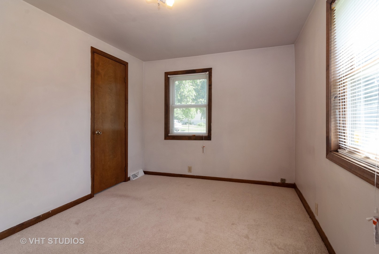 136 East Washington Street Oswego, IL 60543 - Photo 8 of 12