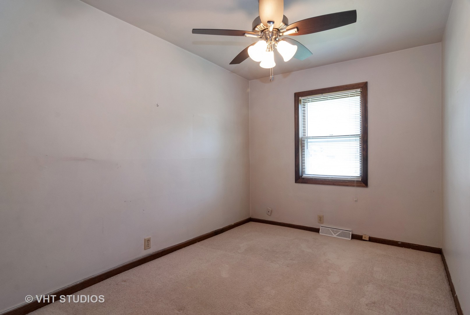 136 East Washington Street Oswego, IL 60543 - Photo 9 of 12