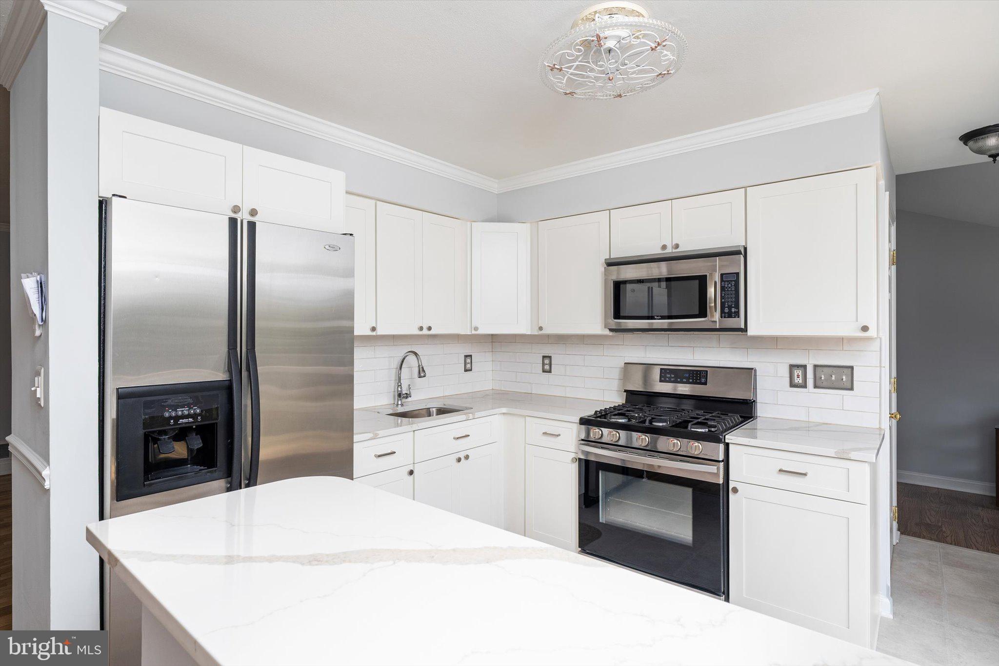 21 Kay Road Hamilton, NJ 08620 - Photo 8 of 27