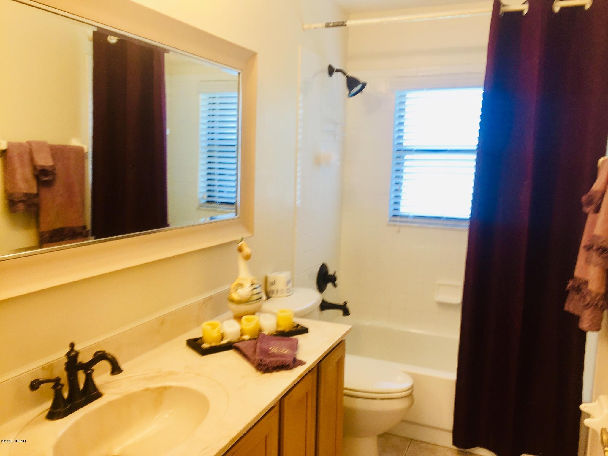 94 Bryan Cave Road South Daytona, FL 32119 - Photo 19 of 36 guestbath