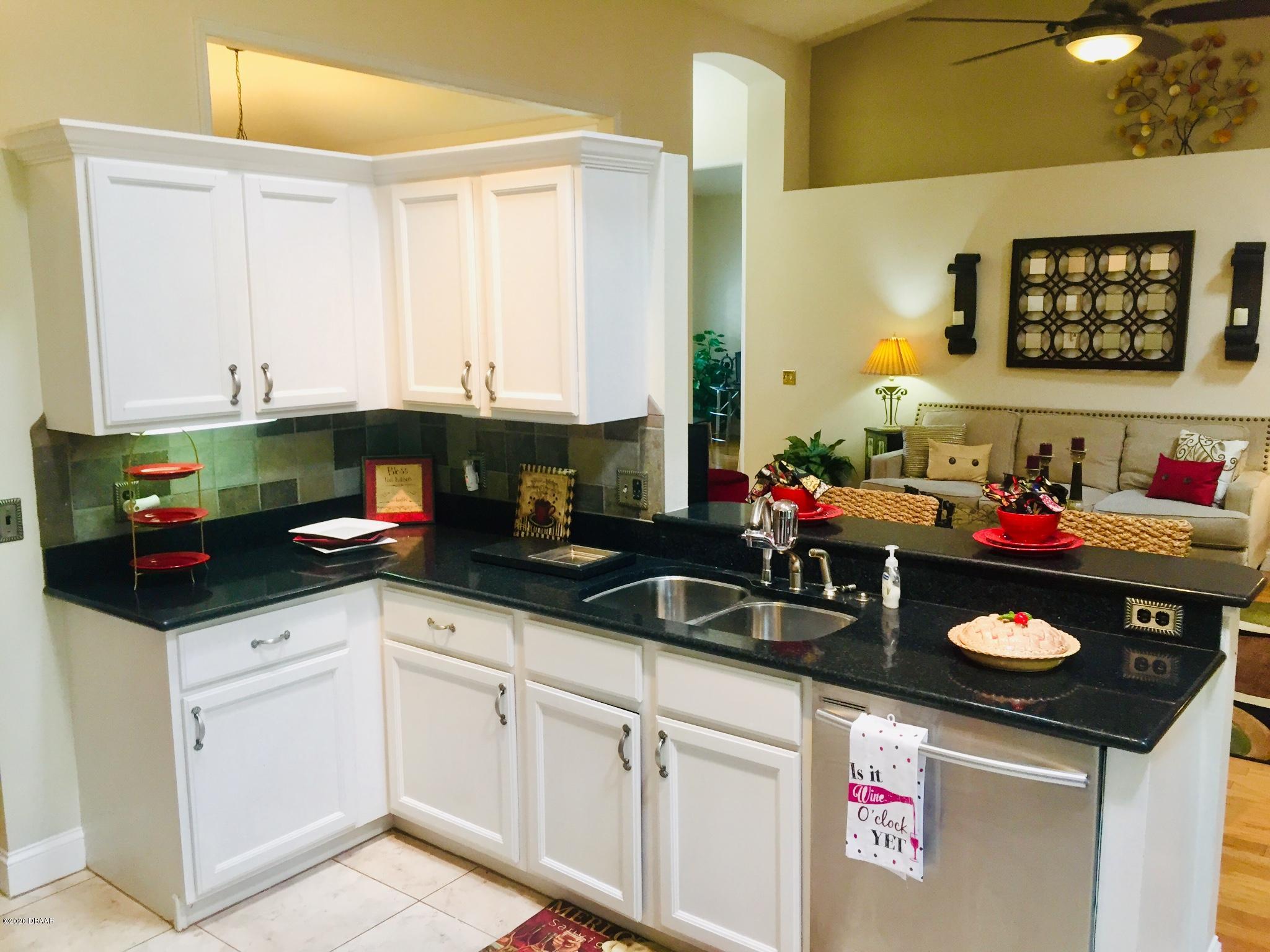 94 Bryan Cave Road South Daytona, FL 32119 - Photo 21 of 36 Kitchen