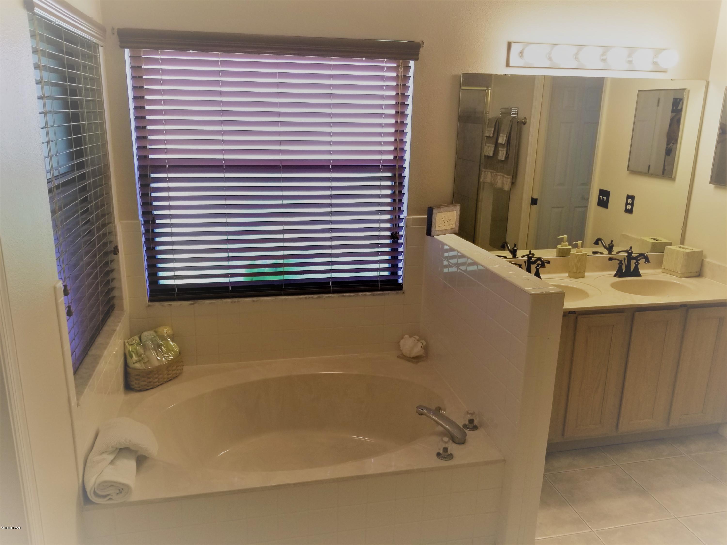 94 Bryan Cave Road South Daytona, FL 32119 - Photo 10 of 36 masterbath3