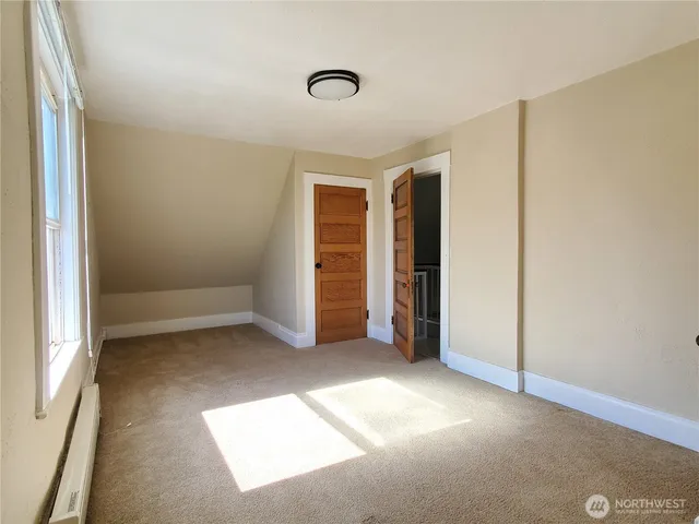 $3,000 | 1815 East Roy Street, Seattle, WA 98112