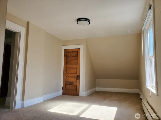 $3,000 | 1815 East Roy Street, Seattle, WA 98112