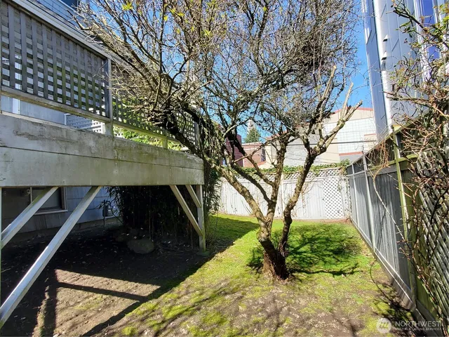 $3,000 | 1815 East Roy Street, Seattle, WA 98112