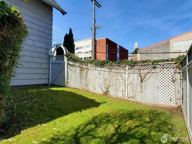 $3,000 | 1815 East Roy Street, Seattle, WA 98112