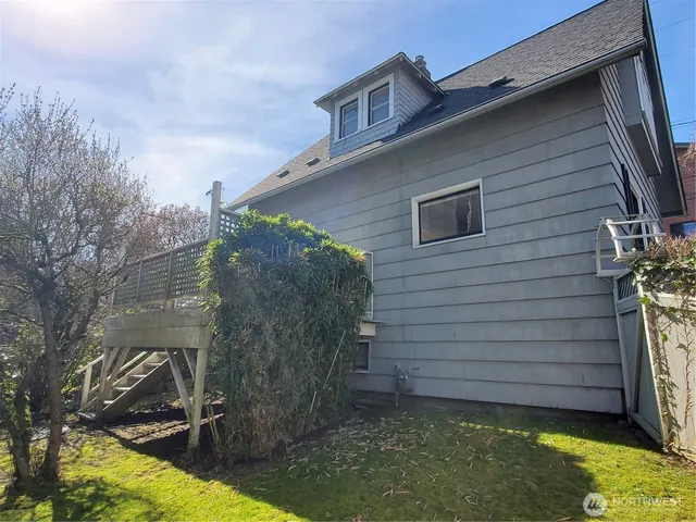 $3,000 | 1815 East Roy Street, Seattle, WA 98112