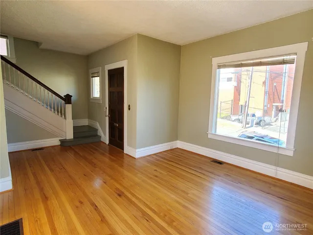 $3,000 | 1815 East Roy Street, Seattle, WA 98112