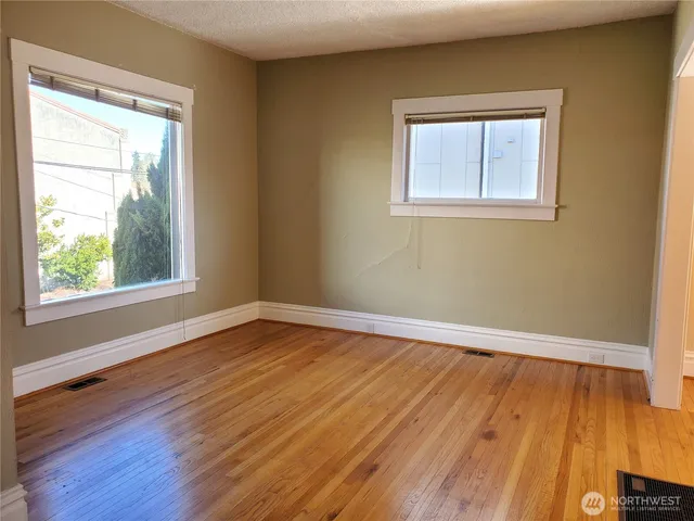 $3,000 | 1815 East Roy Street, Seattle, WA 98112