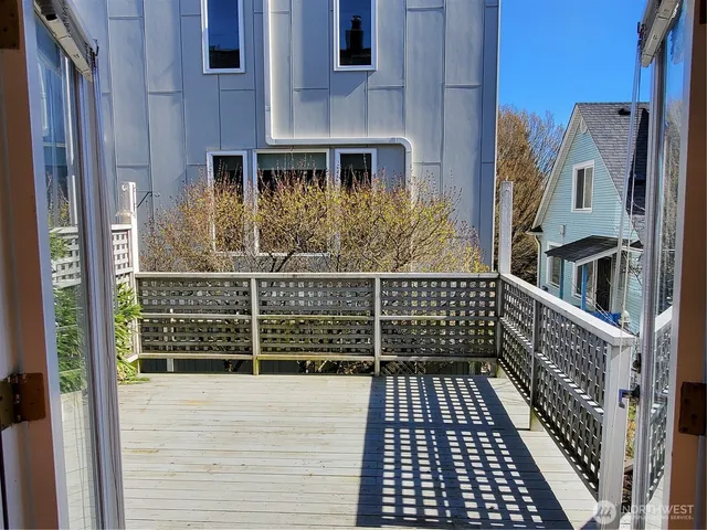 $3,000 | 1815 East Roy Street, Seattle, WA 98112