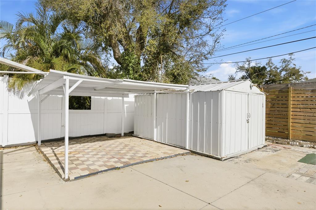 545 Bluebell Road Venice, FL 34293 - Photo 35 of 36 a backyard of a house