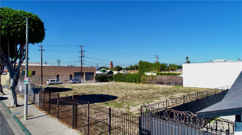 801 East Compton Boulevard Compton, CA 90221 - Photo 4 of 21 a view of a terrace with furniture and stove
