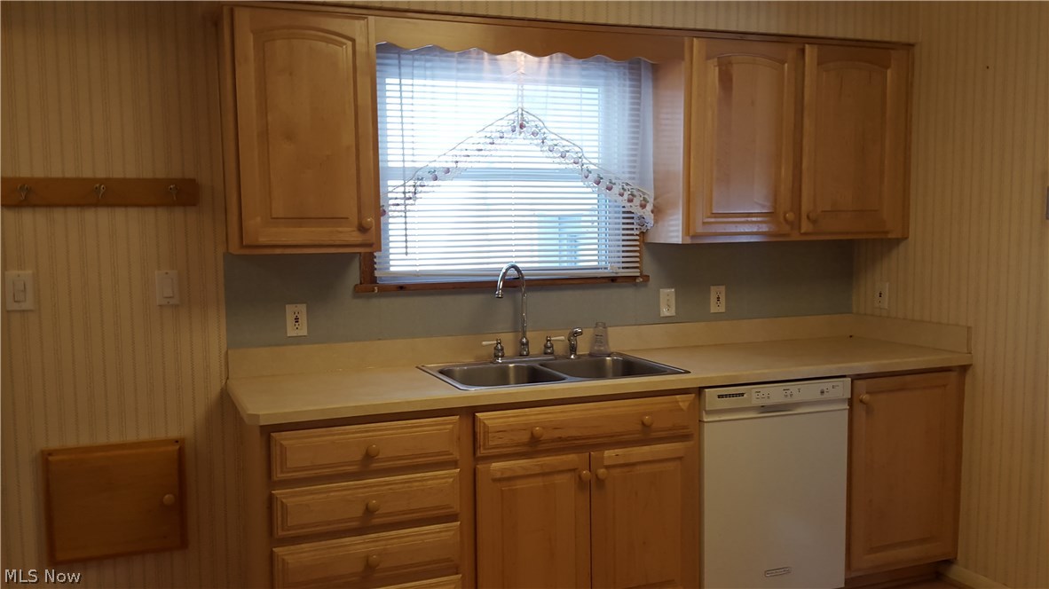 6968 York Road Parma Heights, OH 44130 - Photo 5 of 10