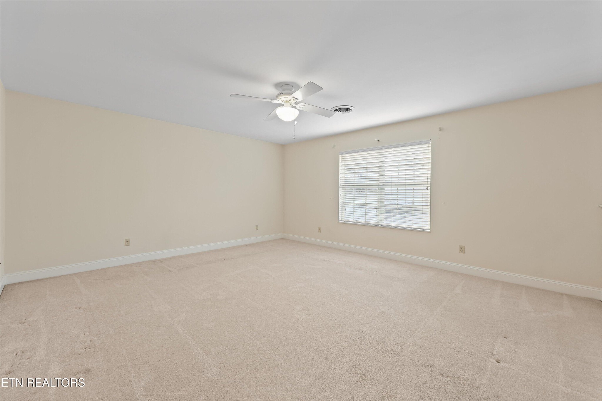 316 English Station Road Knoxville, TN 37934 - Photo 23 of 45 an empty room with a window and ceiling fan