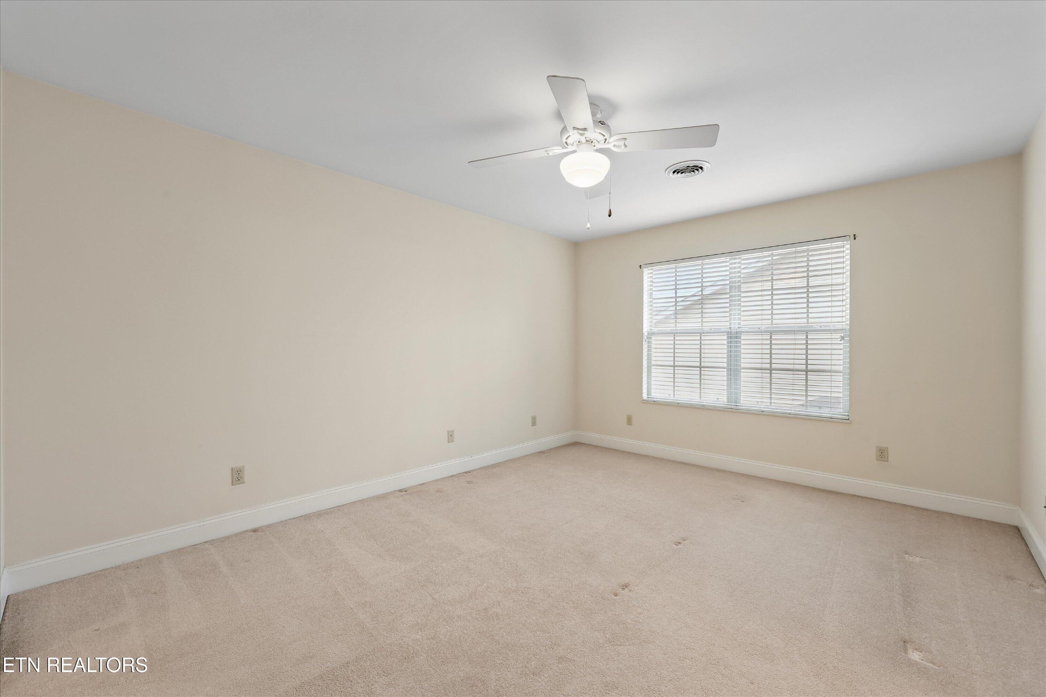 316 English Station Road Knoxville, TN 37934 - Photo 25 of 45 an empty room with a window