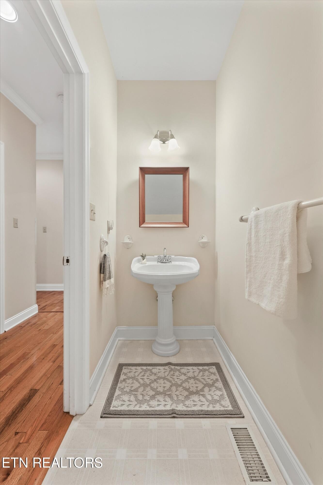 316 English Station Road Knoxville, TN 37934 - Photo 29 of 45 a bathroom with a sink and a mirror