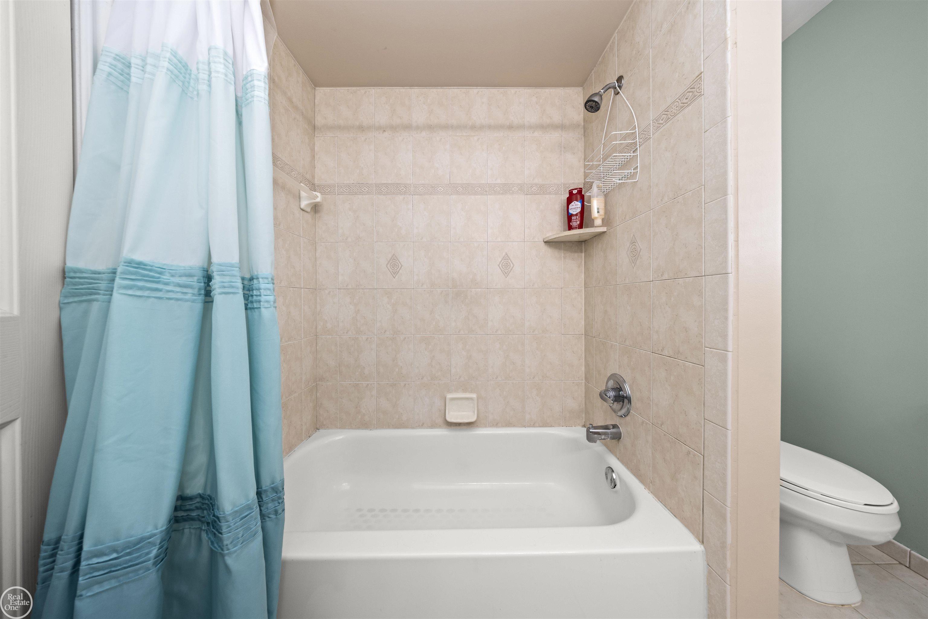 50442 Nesting Ridge Drive Macomb, MI 48044 - Photo 35 of 54 50168039-9ecdb480-a9a1-4f3d-932a-376ced0c7359.JPG