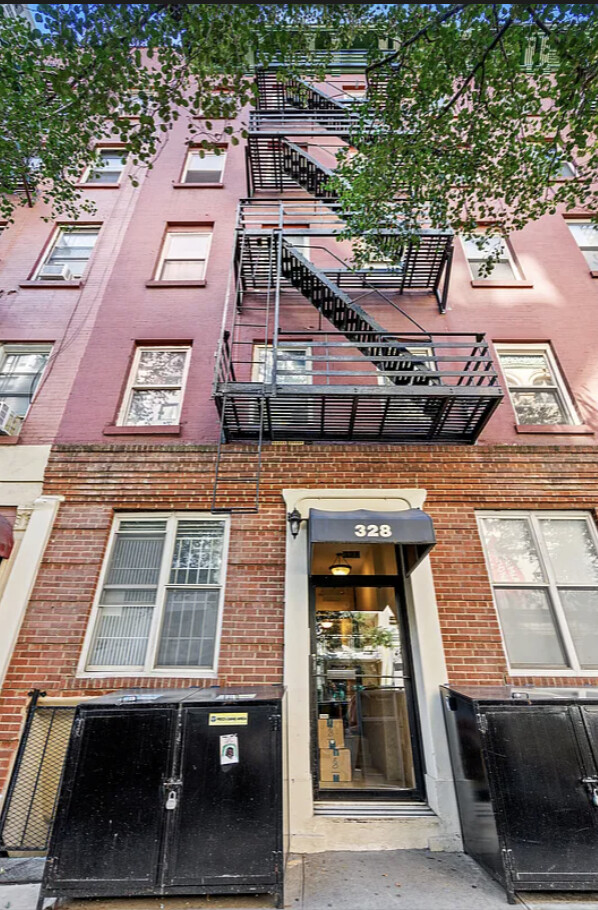 328 East 73rd Street, Unit 5B Manhattan, NY 10021 - Photo 9 of 10 an aerial view of a building