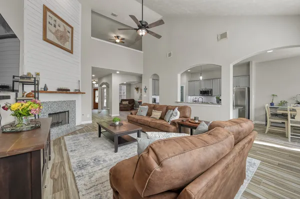 $485,000 | 34 West Prairie Dawn Circle, The Woodlands, TX 77385