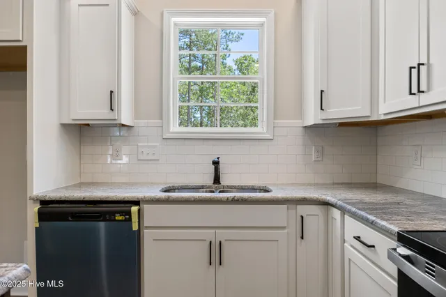 $389,900 | 16080 Cardinal Court, Wagram, NC 28396