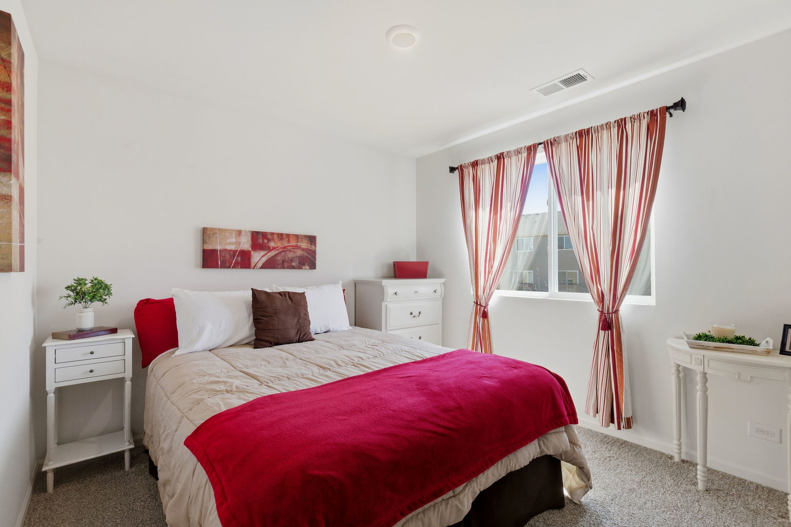 717 Wellington Lane Cary, IL 60013 - Photo 17 of 28 a bedroom with a bed and a closet