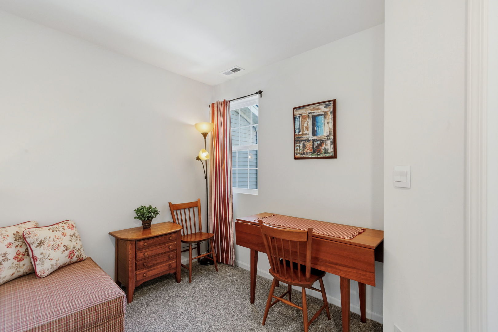 717 Wellington Lane Cary, IL 60013 - Photo 20 of 28 a view of a livingroom with furniture and couch