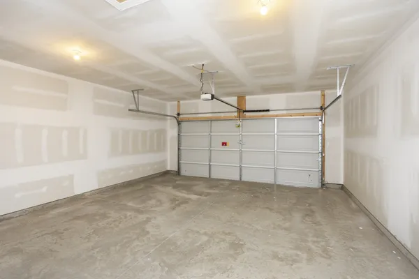$444,990 | 1555 Oak Springs Drive, Columbia, TN 38401