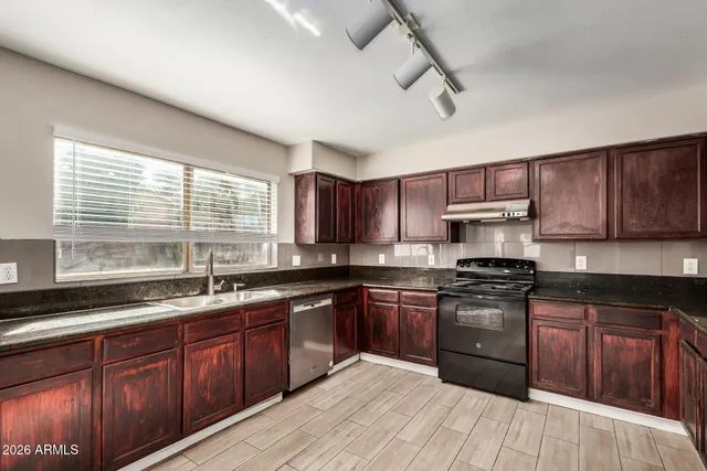 $2,290 | 10377 West Piccadilly Road, Avondale, AZ 85392