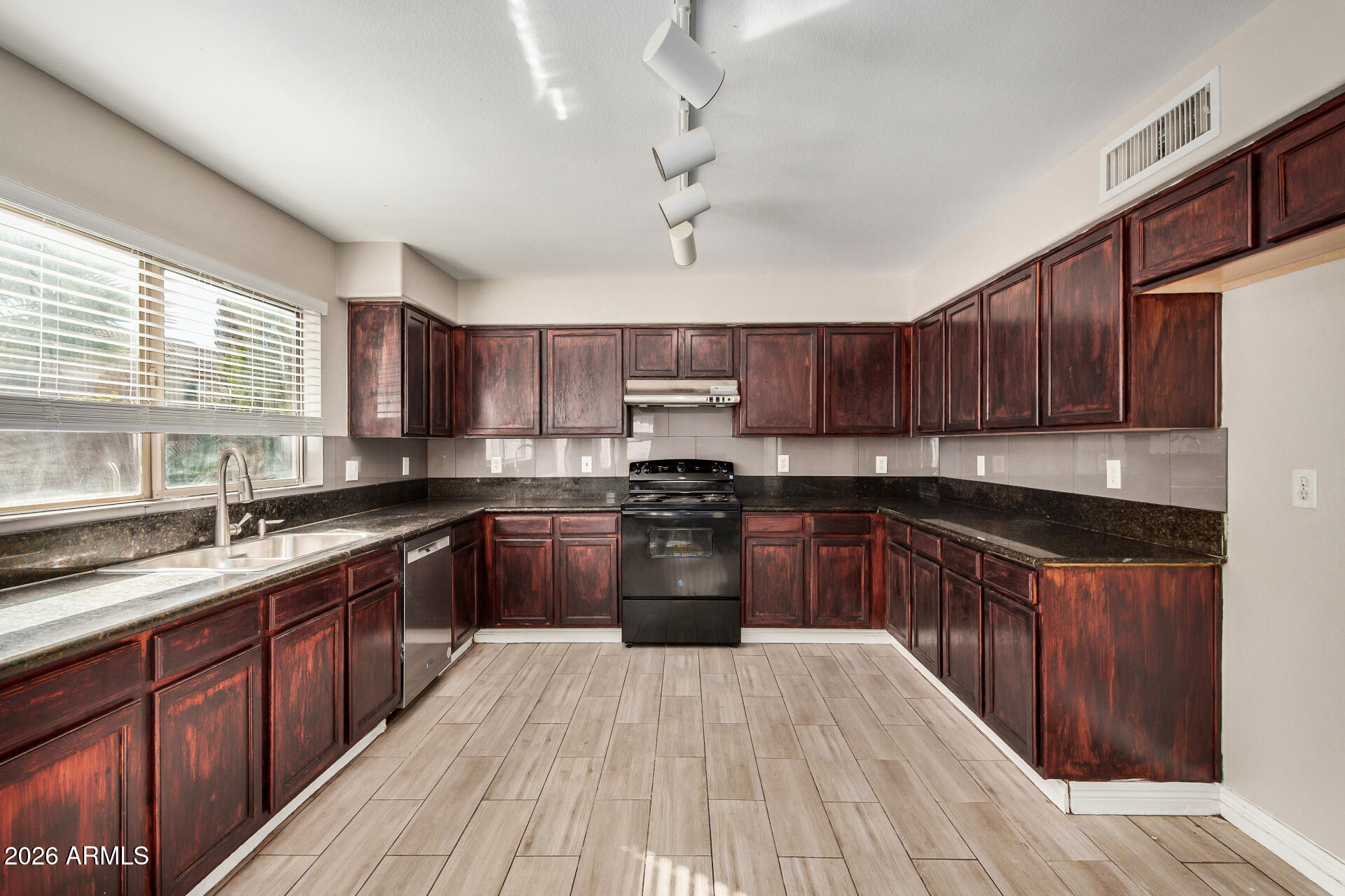 10377 West Piccadilly Road Avondale, AZ 85392 - Photo 15 of 36 16 - Piccadilly