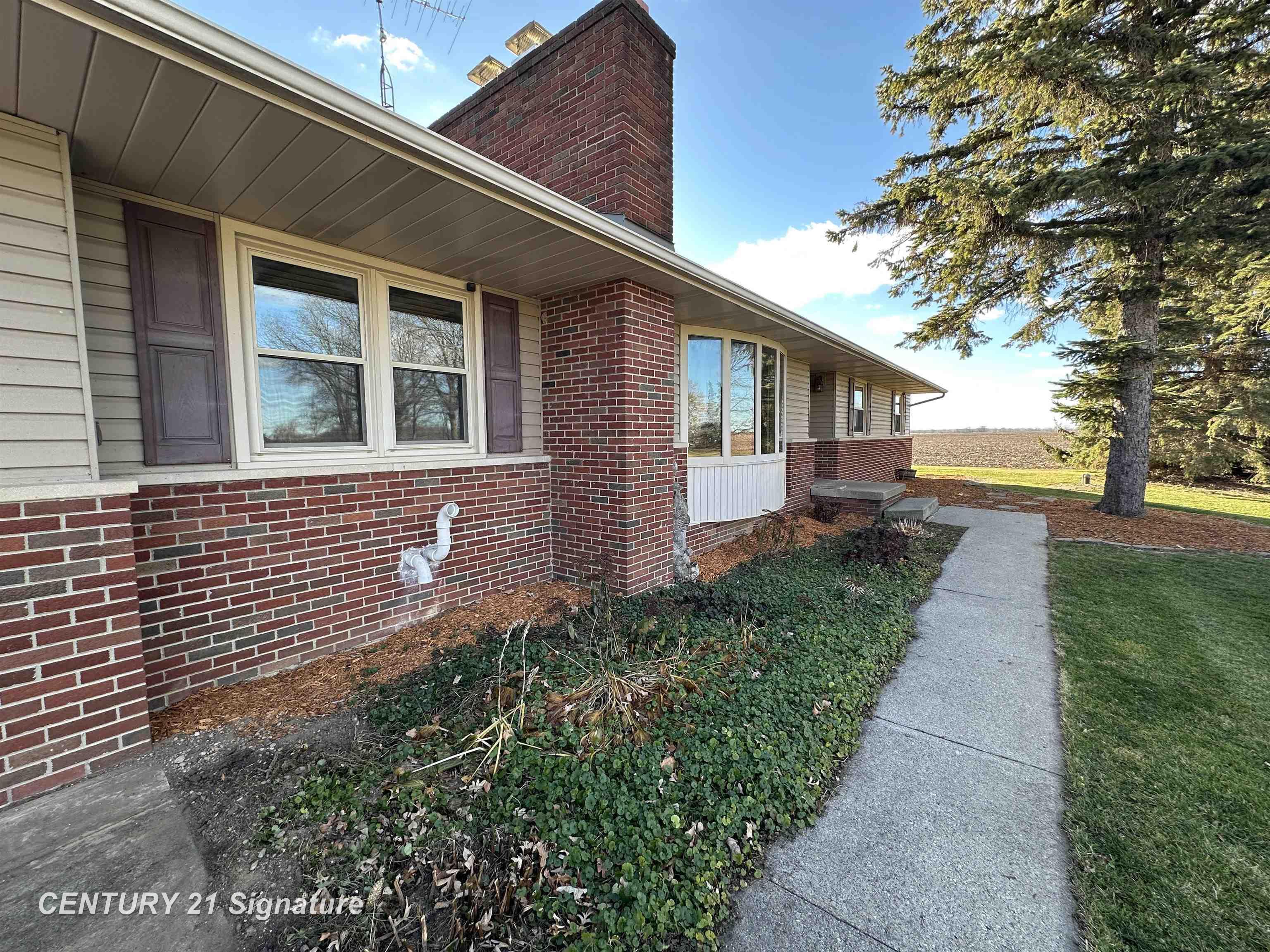 10141 McEnrue Road Swartz Creek, MI 48473 - Photo 4 of 43 50194757-416ac521-5c79-4baf-b97d-b11828b22564.JPG