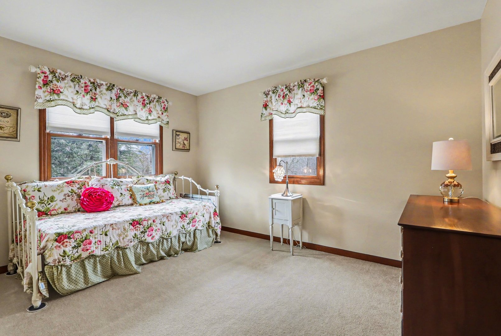 570 Violet Lane Batavia, IL 60510 - Photo 20 of 28 a bedroom with bed and a window